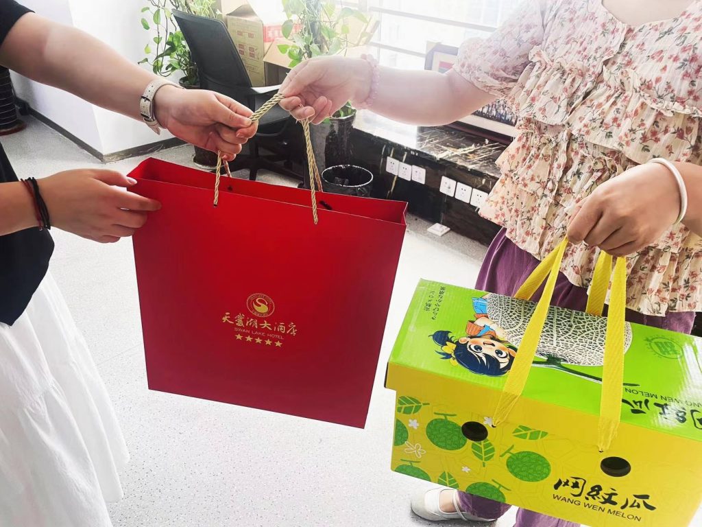 明月未满，情意先到
