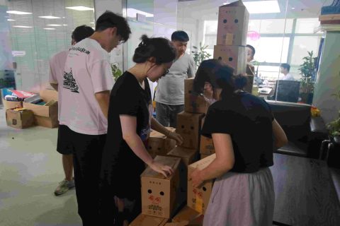 清凉一夏 甜蜜到家 斯百德为员工发放暑期福利