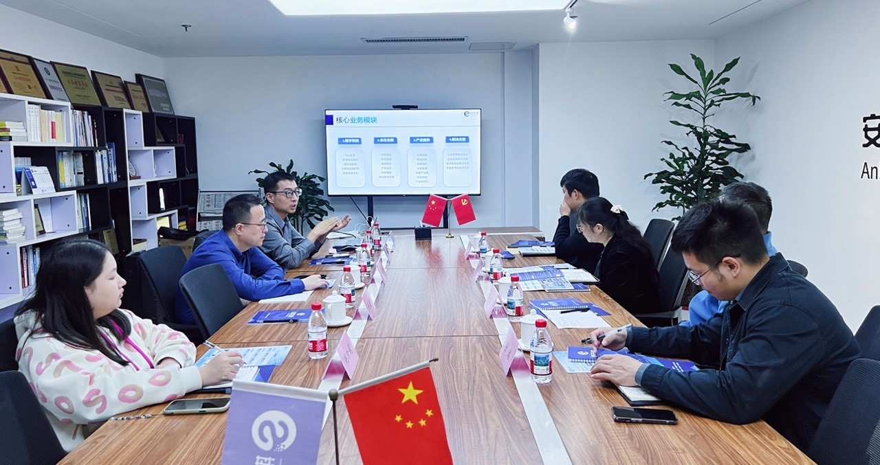 合肥市商务局副局长饶金凤一行莅临斯百德调研指导